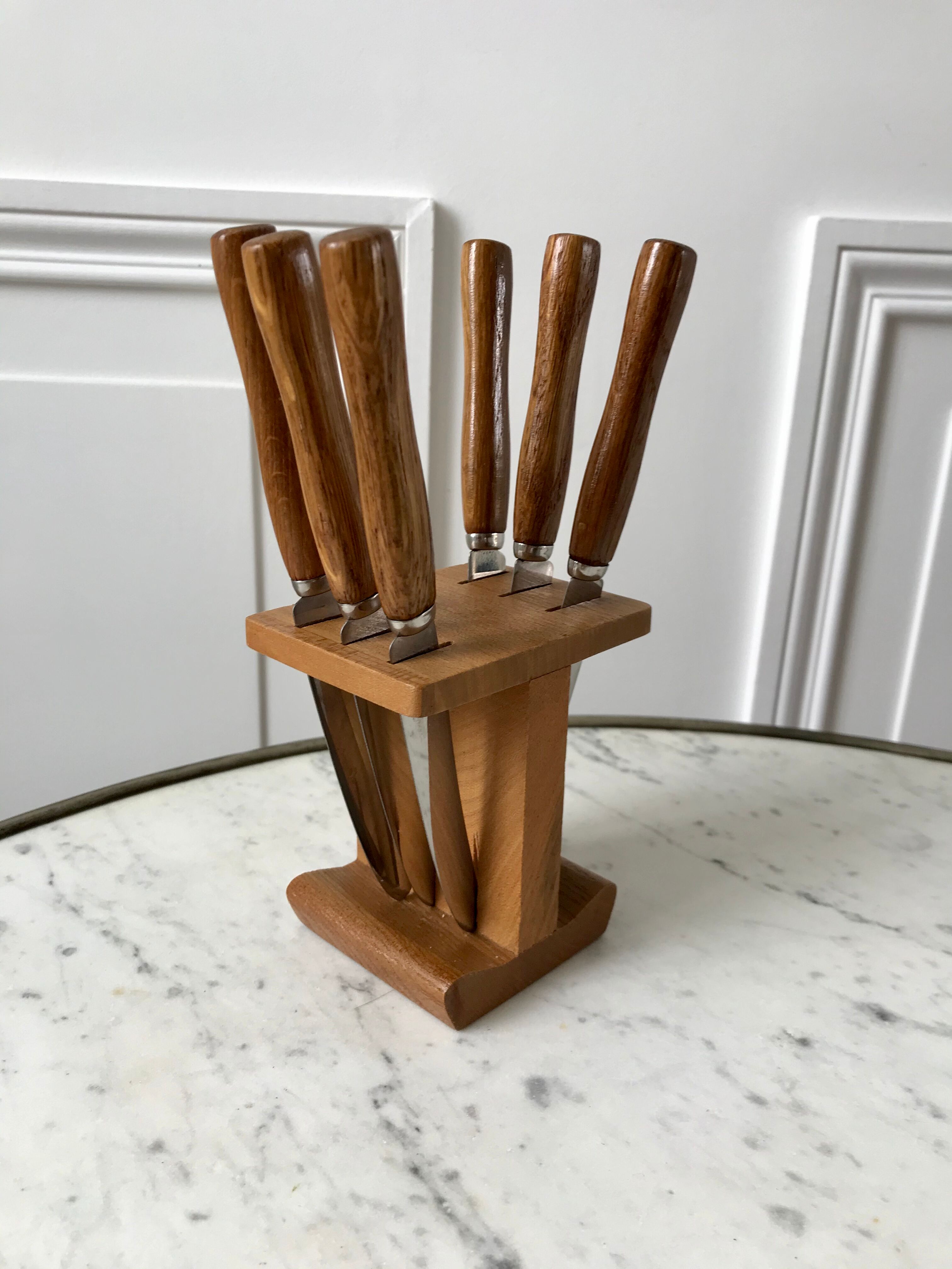 Set of 6 wooden butter knives and their support 70s