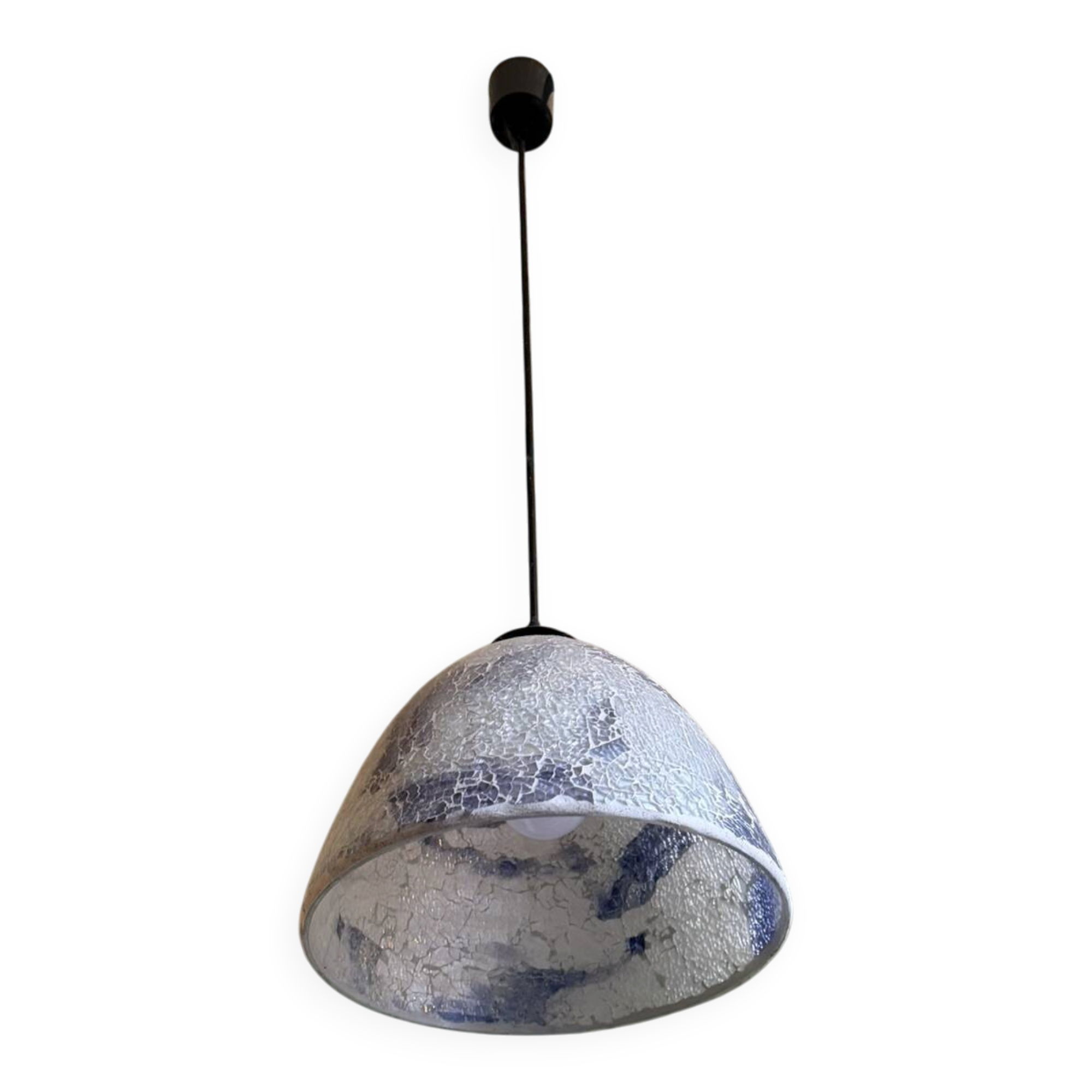 Blue/white glazed ceramic suspension