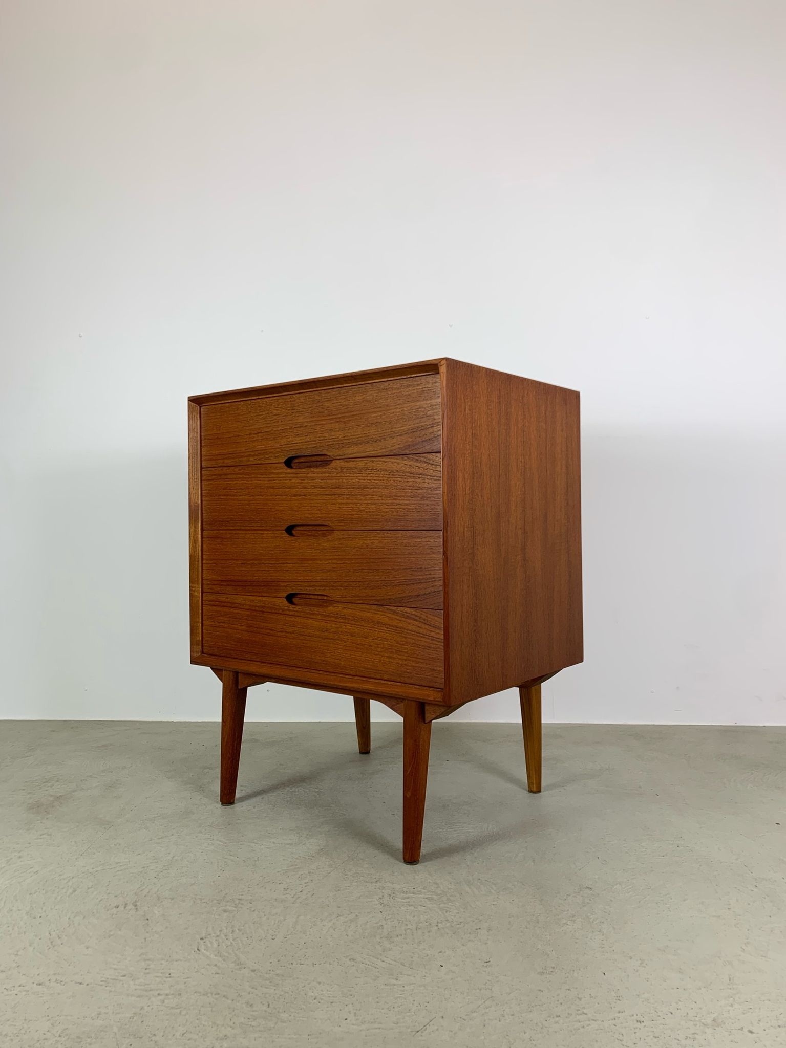 Commode en teck années 1960