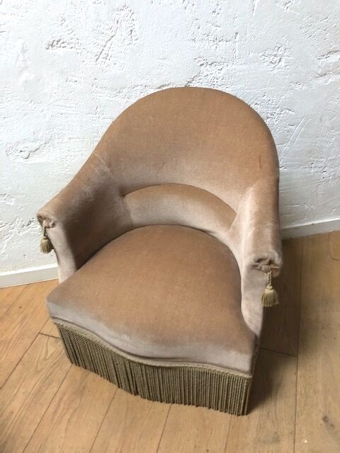 Beige velvet toad chair