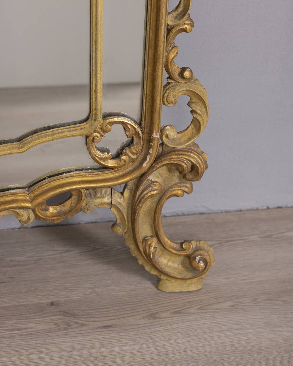 MIROIR MURAL DU DÉBUT DU XXE SIÈCLE EN BOIS DORÉ DE STYLE BAROQUE