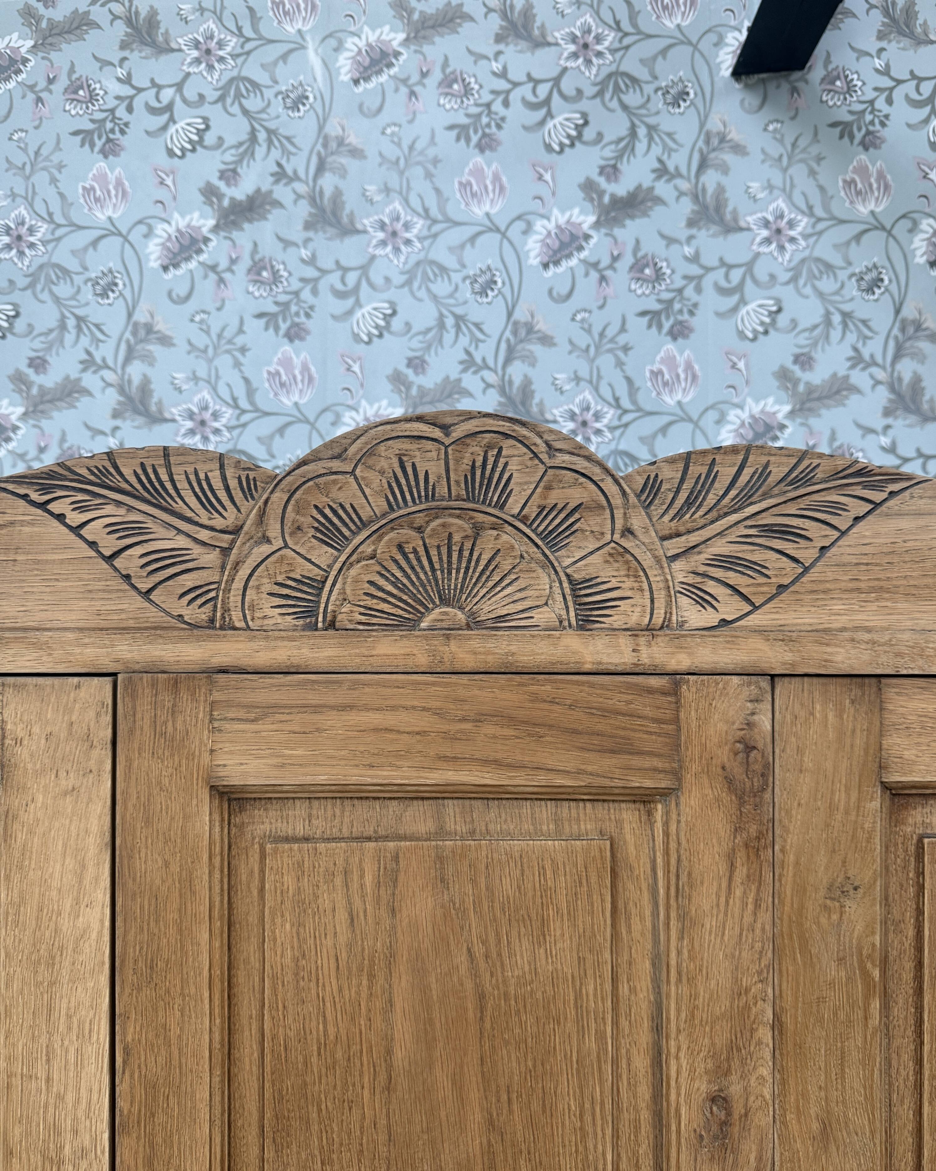Grande armoire Art Dévo en chêne massif (rénovée)