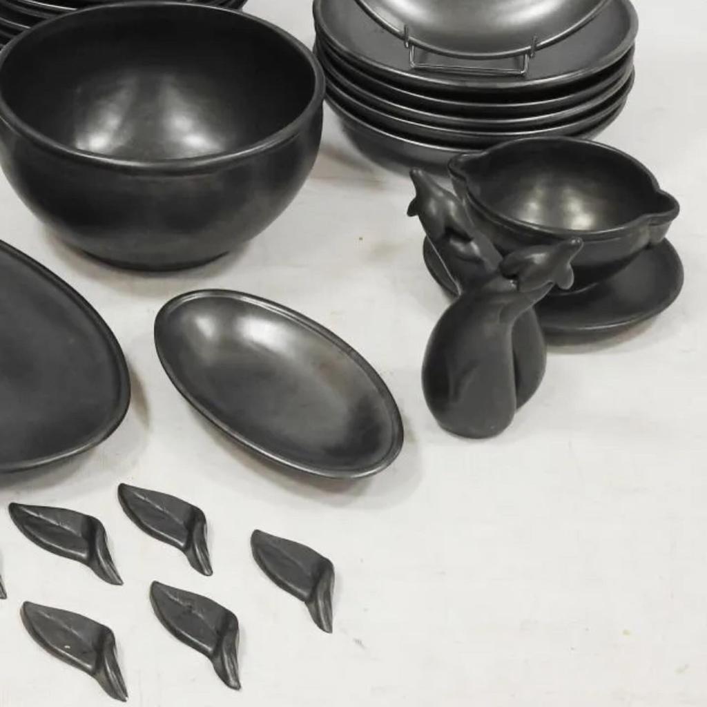 Service de table Ceramony Vallauris en faience noir mat 1950 - 38 pièces