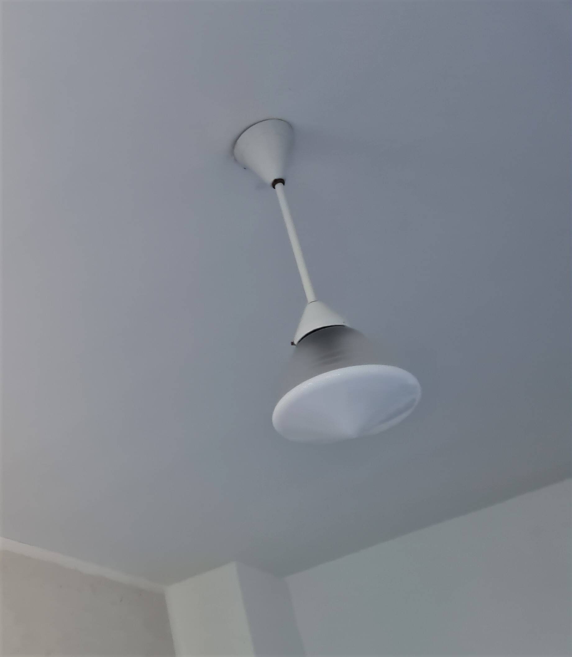 Plafonnier conique en verre opale Phillips NL - 1920 style Bauhaus