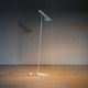 Lampe sur pied blanche AJ d'Arne Jacobsen pour Louis Poulsen, Danemark