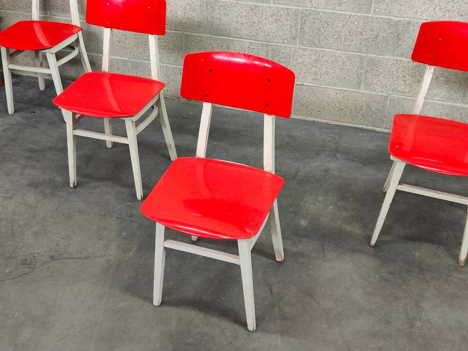 Set of 5 chairs TON Bystrice (Thonet) red and white 1960