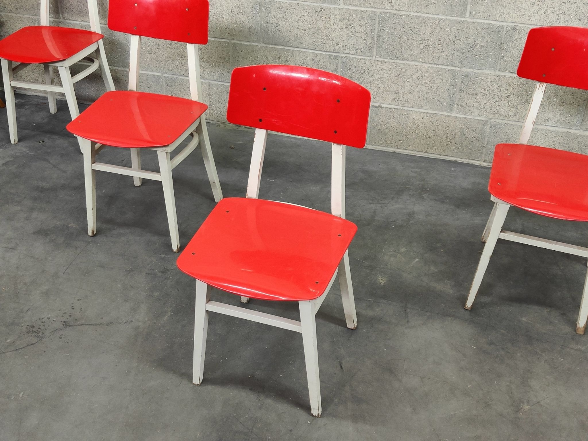 Set of 5 chairs TON Bystrice (Thonet) red and white 1960