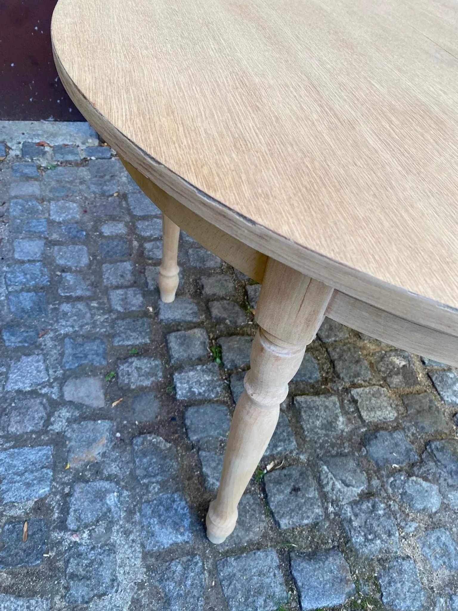 Round extendable dining table Louis Philippe stripped in oak 1960 100cm