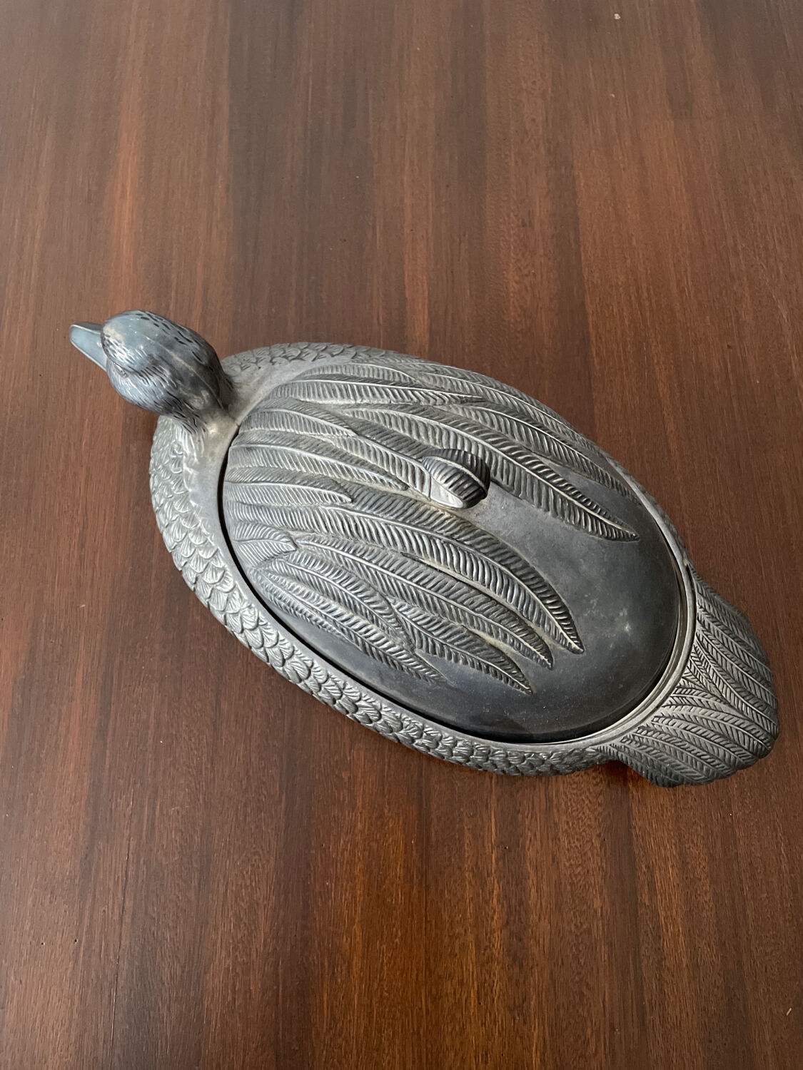 Serving dish with bell in silver metal shape duck