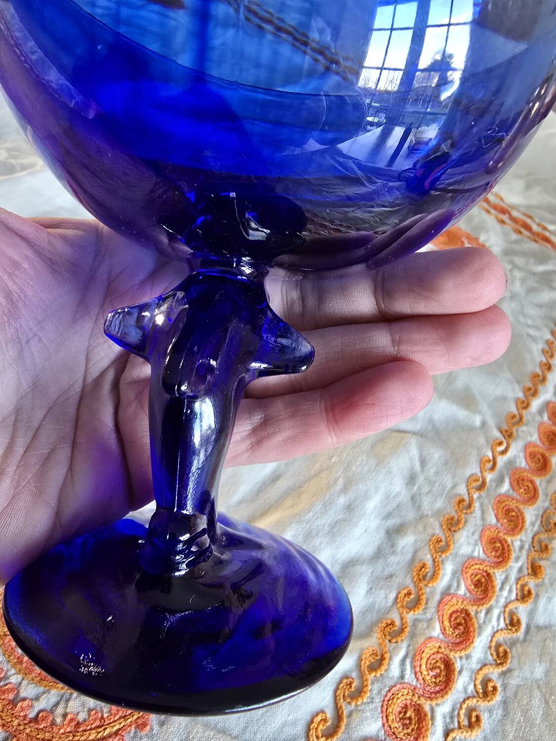 Coupe vintage La Rochère bleu cobalt sur pied