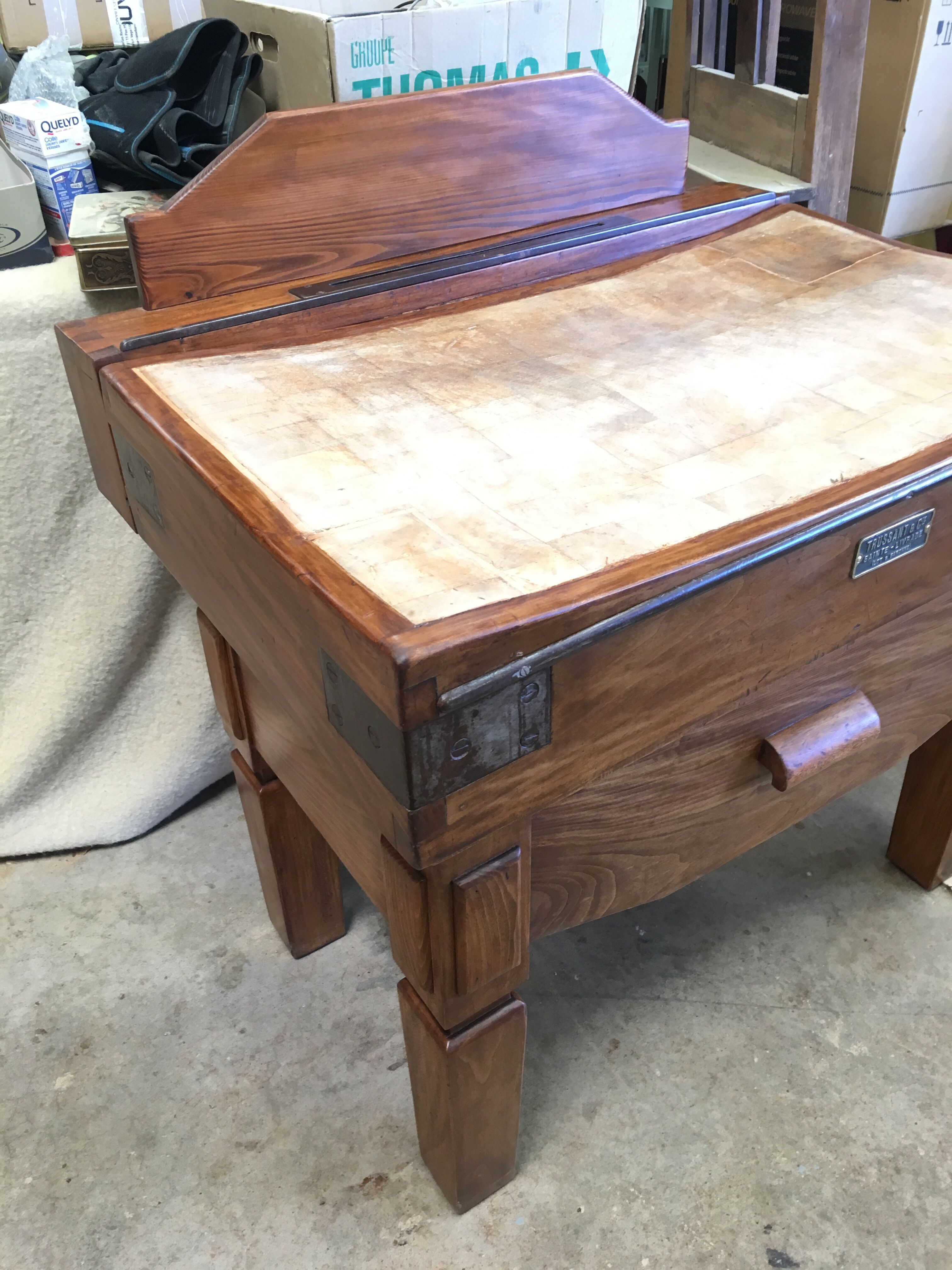 Trussant butcher's log and coe