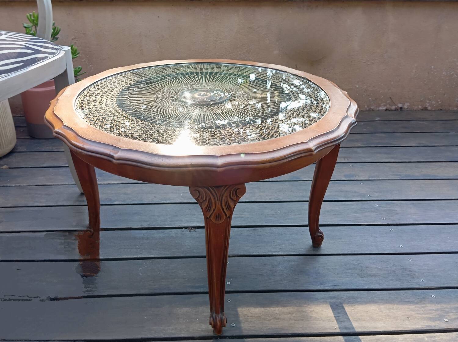 Table basse merisier, cannage et verre style Louis XV, vers 1960