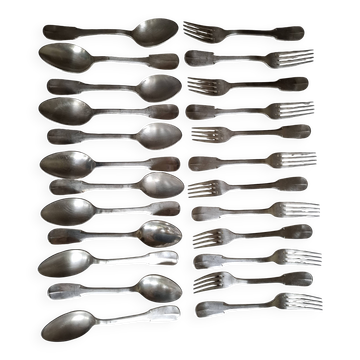 12 couverts en métal argenté uniplat Vieux Paris F. Frionet