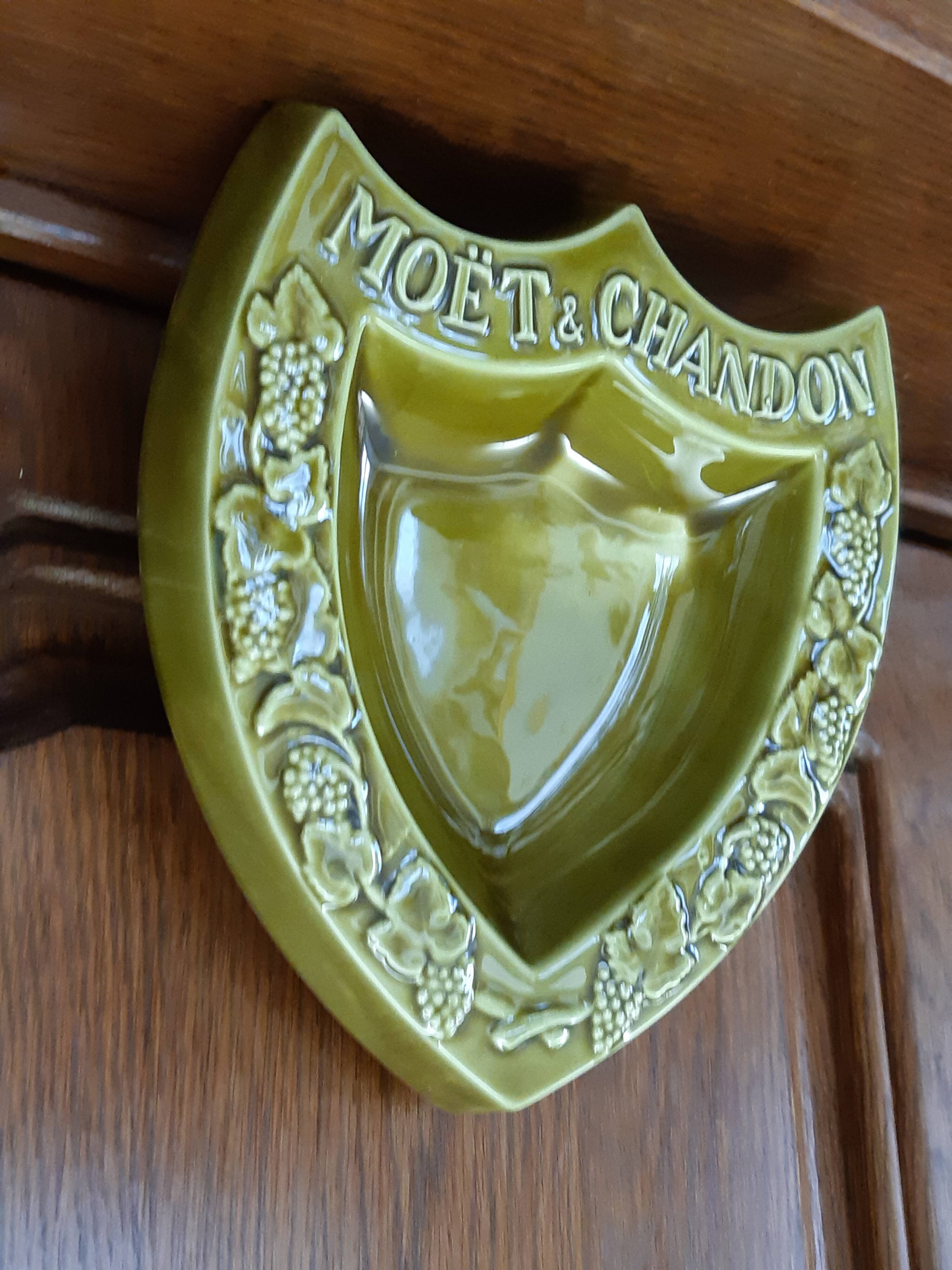 Ashtray coat of arms moet and chandon in ceramic, proceram aubagne france, signed