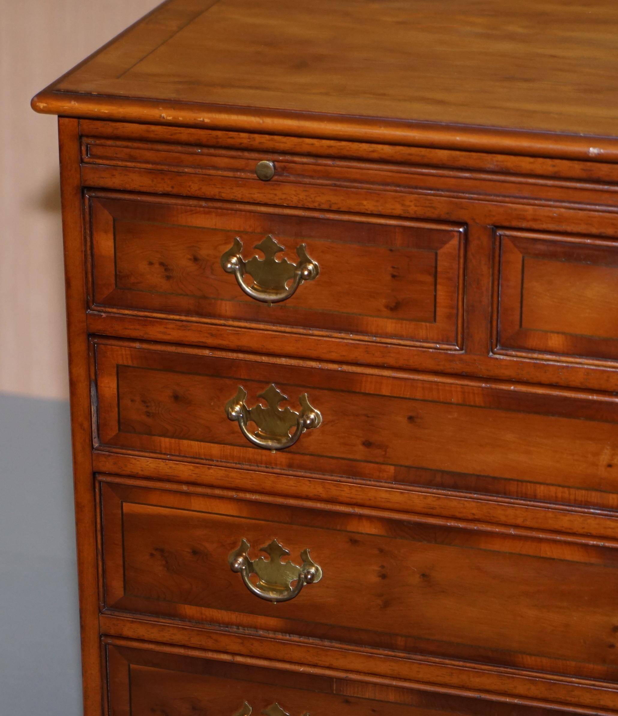 Burr Yew wood commode with leather top in Butler style