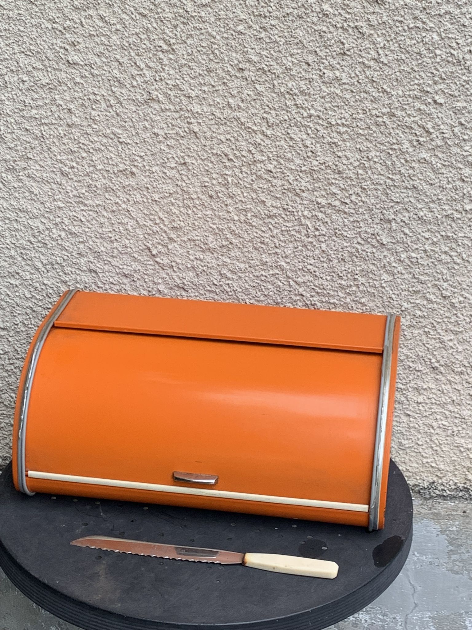 Bread box orange metal and its vintage knife 1970