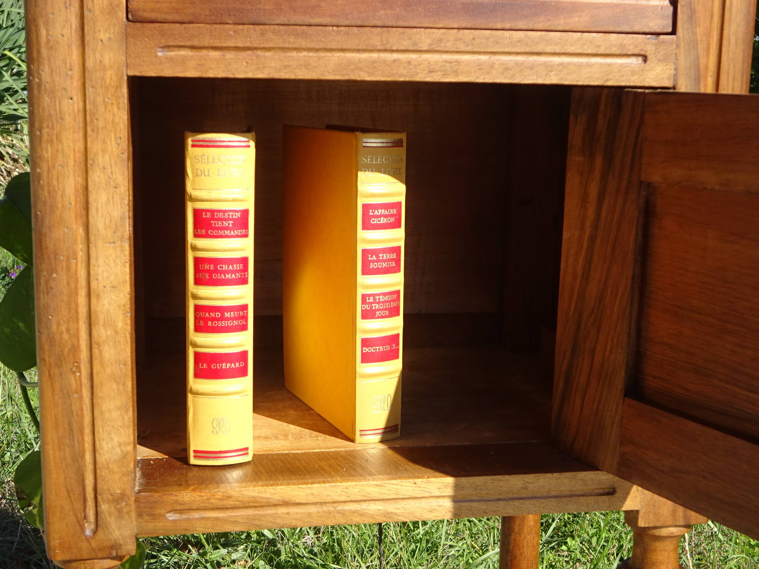 Antique Louis XVI style bedside table in walnut, with a marble top.