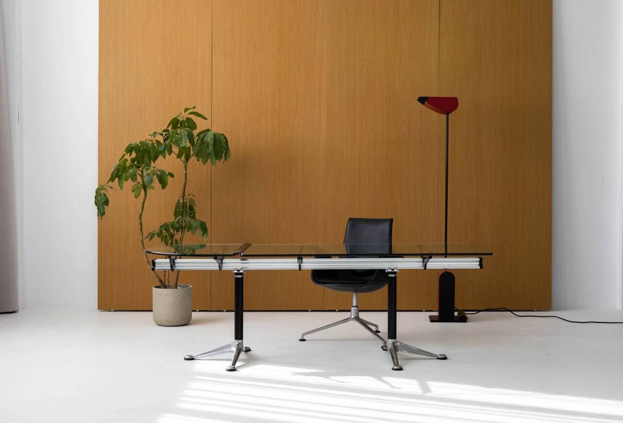 Le bureau emblématique Burdick Group de Bruce Burdick pour Herman Miller, années 1980.