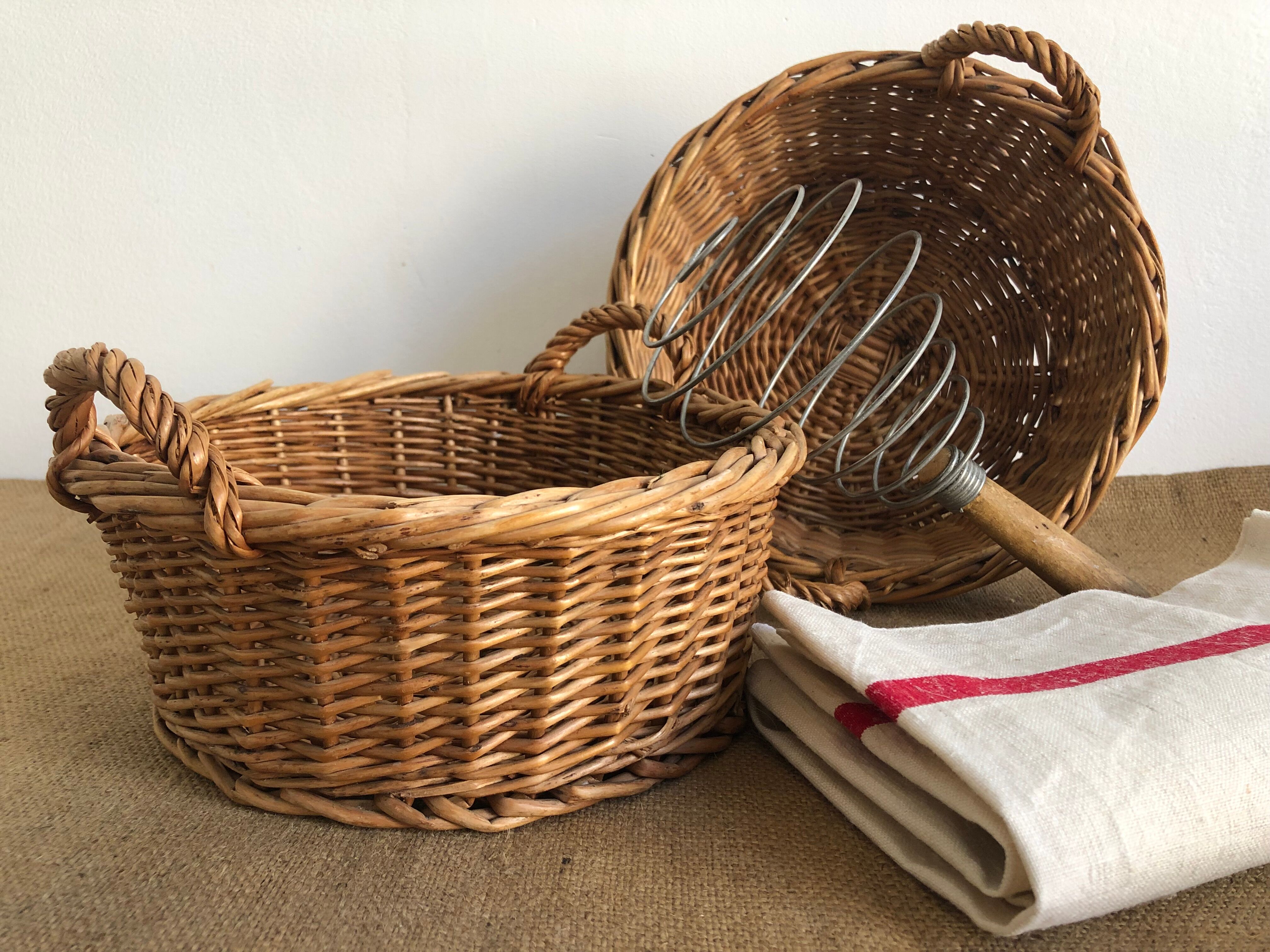 Set of 2 wicker baskets, kitchen decoration