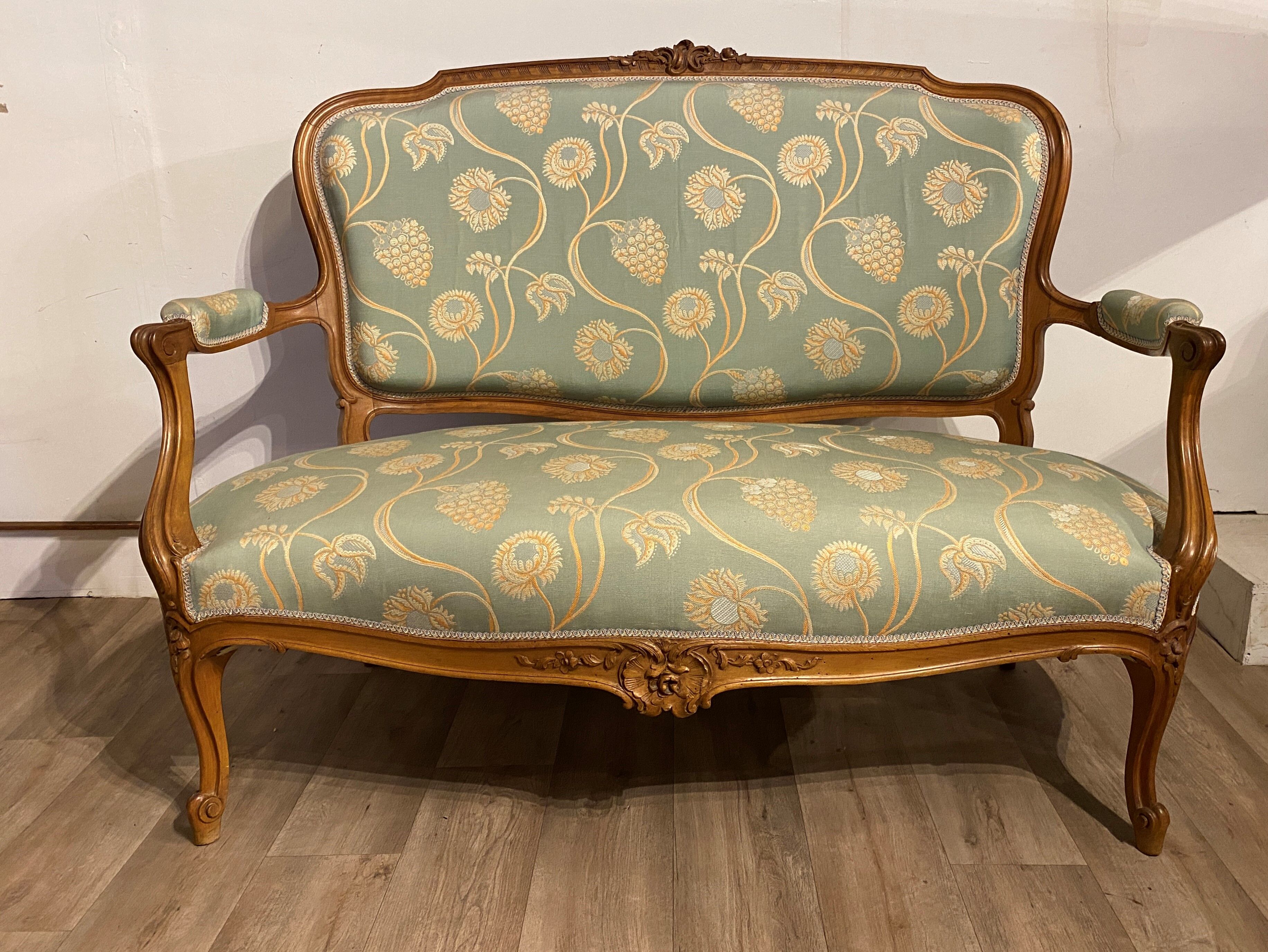 Walnut sofa style louis XV