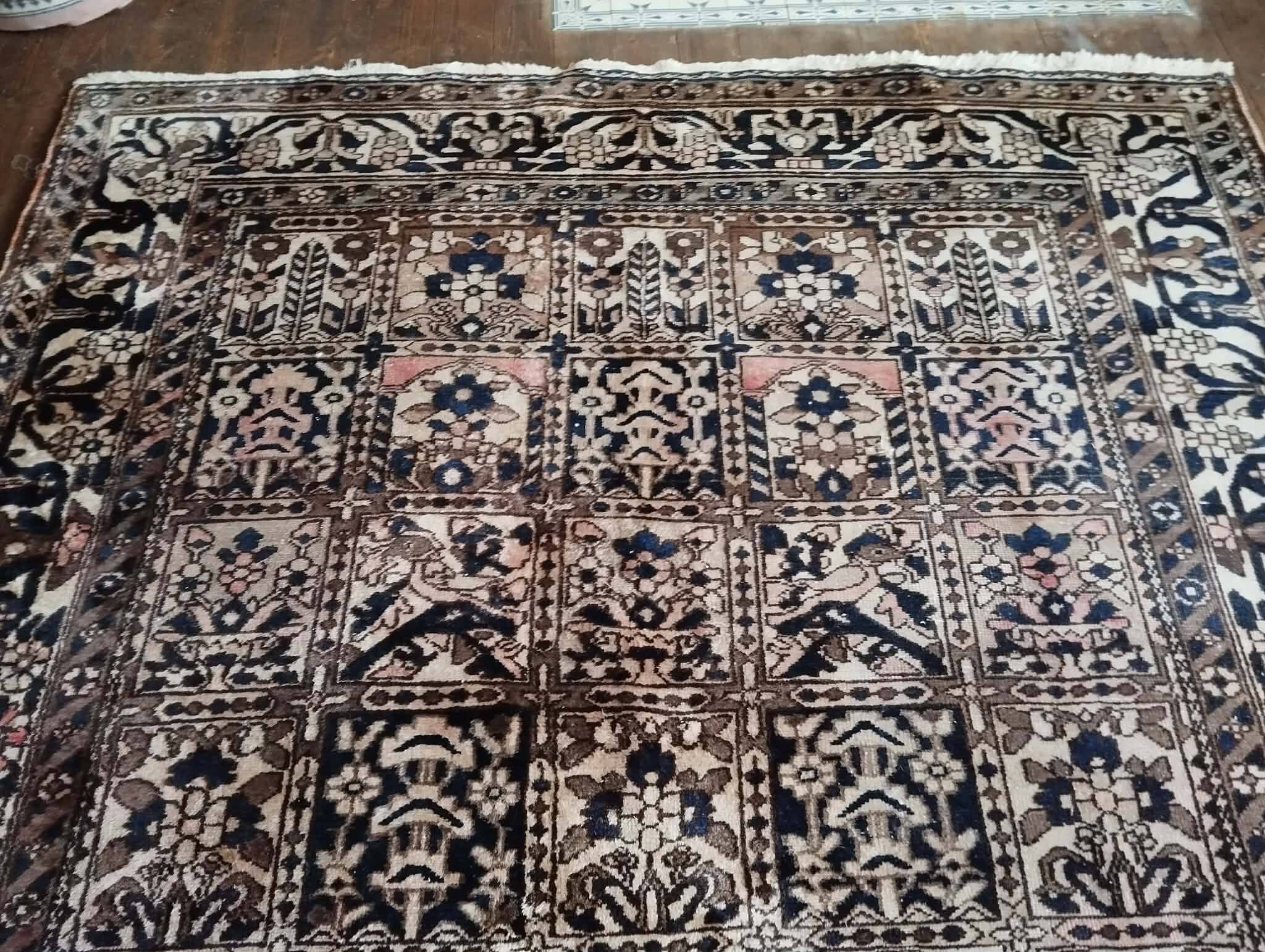 Handmade Bachtiar Persian rug 308x208