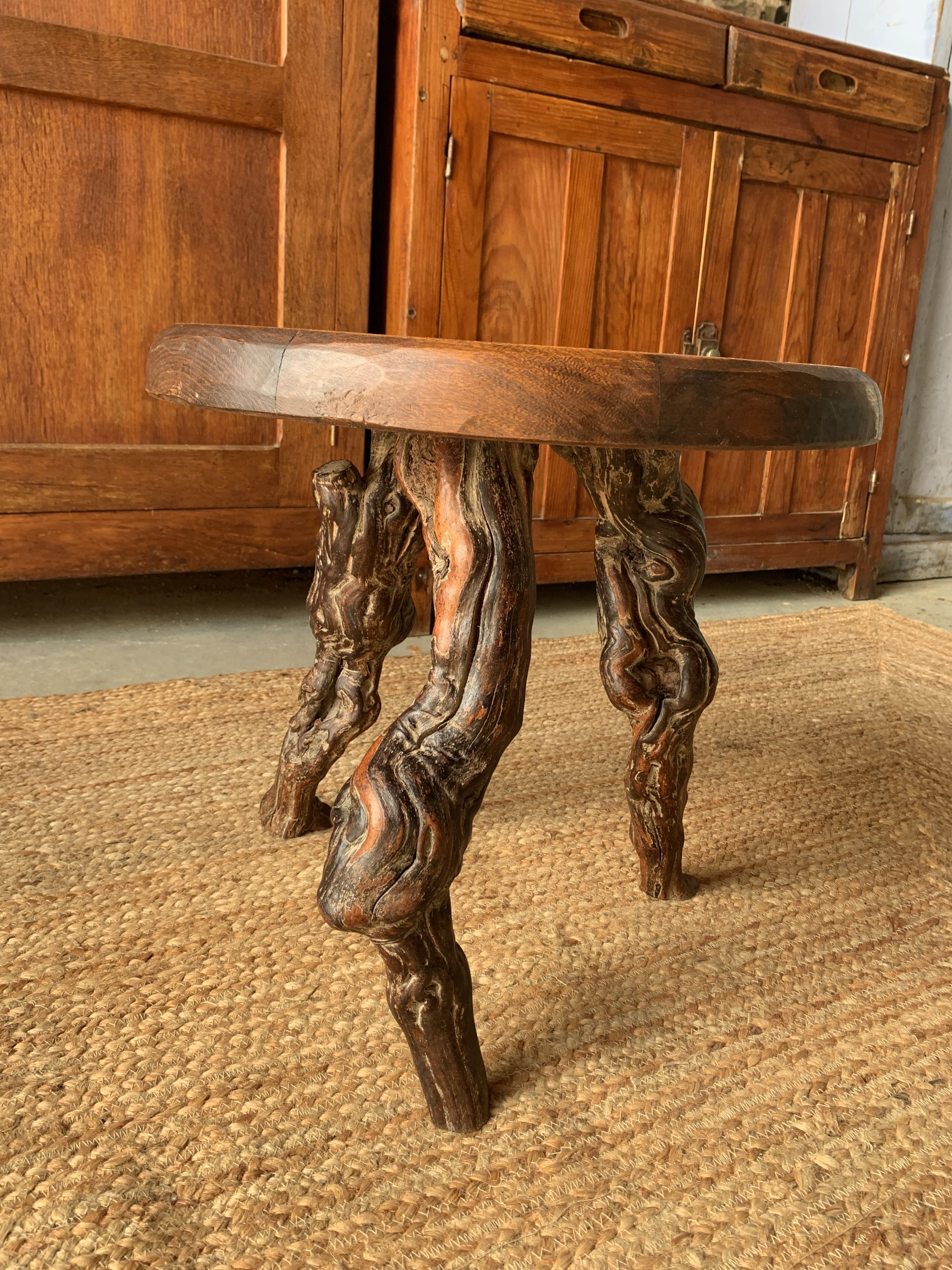 Round coffee table, vines
