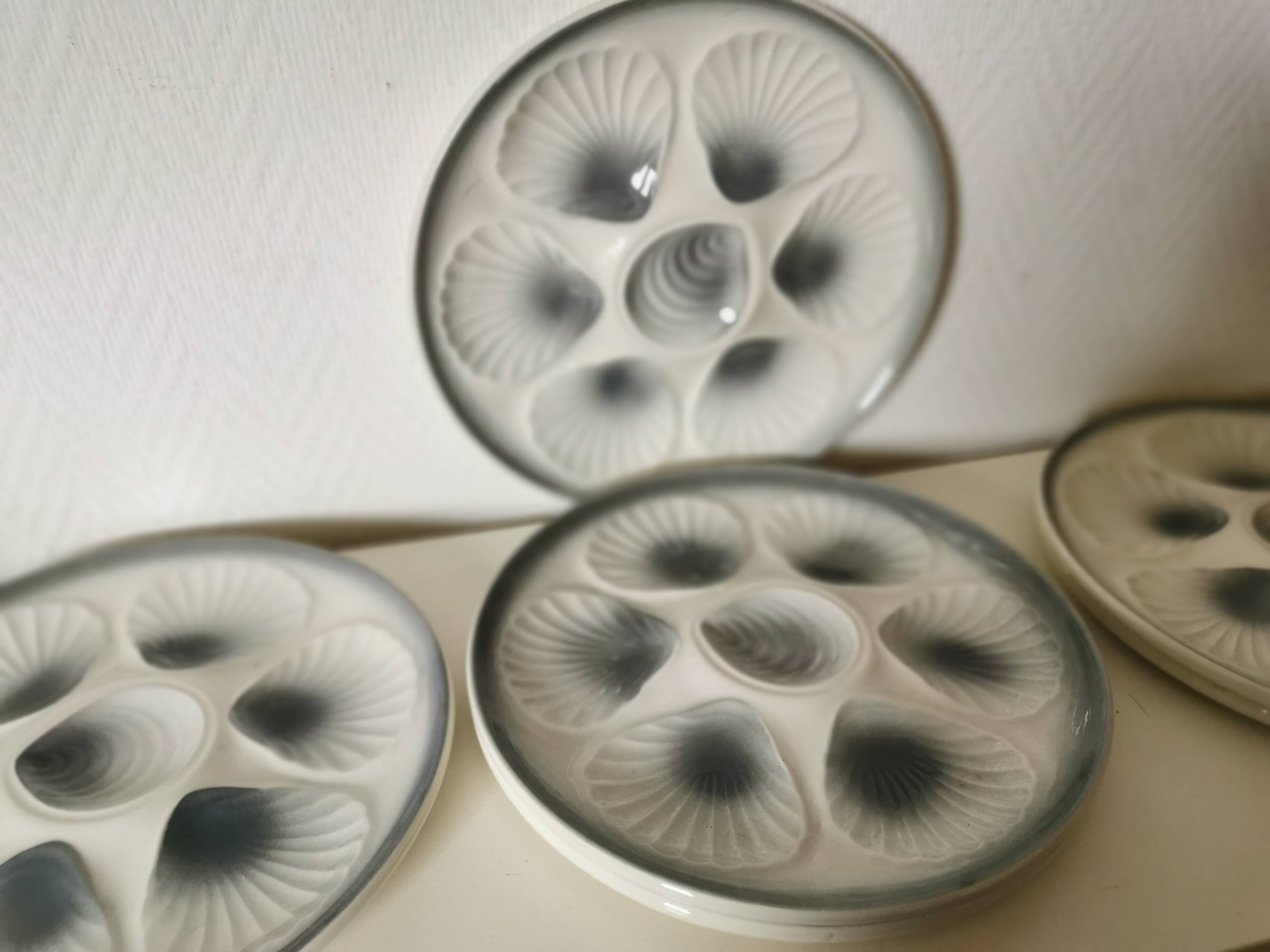 Plates, oyster dish, gray and white, Moulin des Loups ceramic