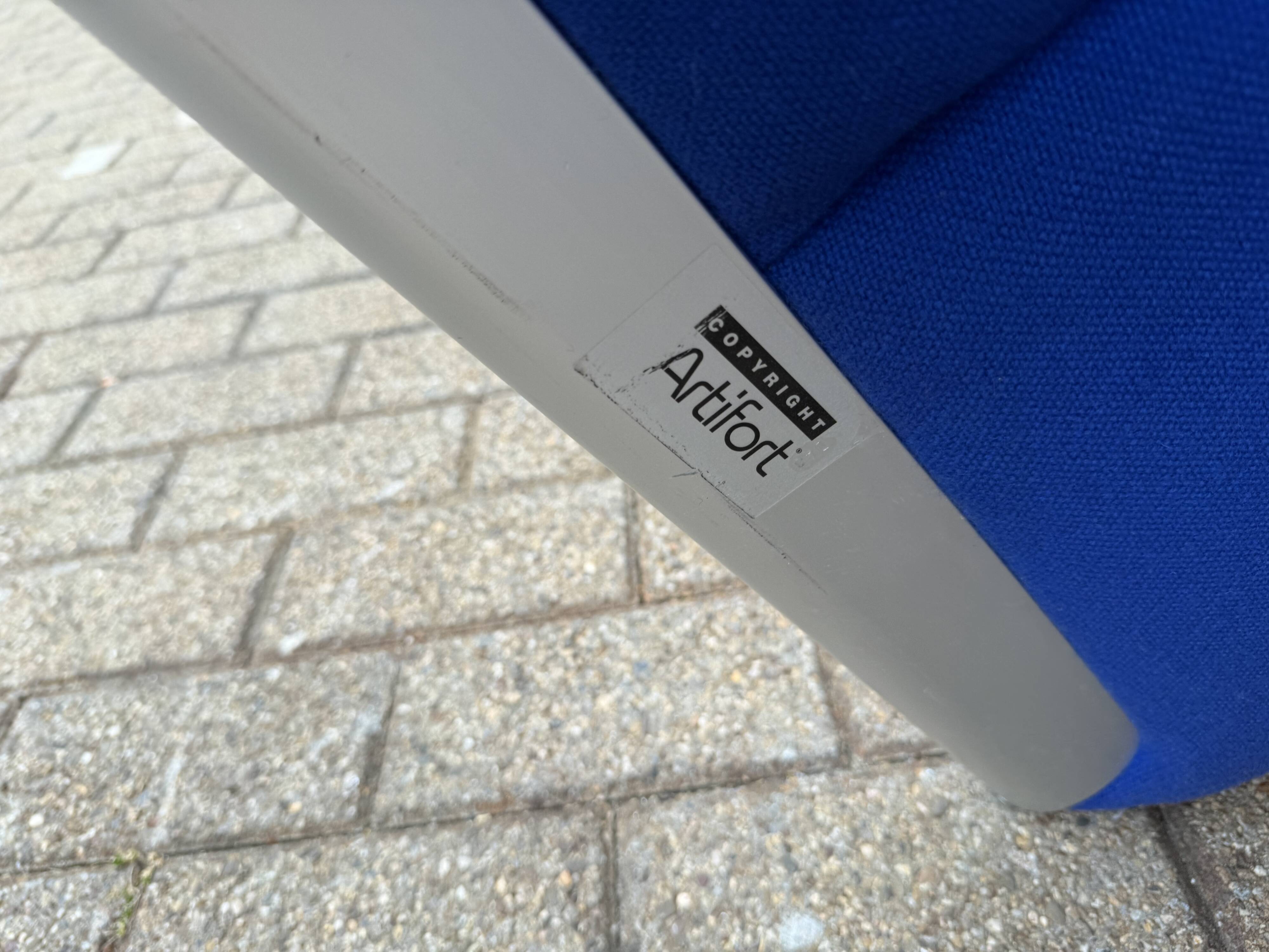 Artifort F598 Groovy armchair Pierre Paulin, Electric blue