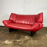 Leolux Tango sofa in cherry red color