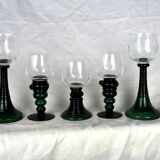Set of 5 green römer glasses engraved with vine pattern - Bavarian crystal - 70s / 80s