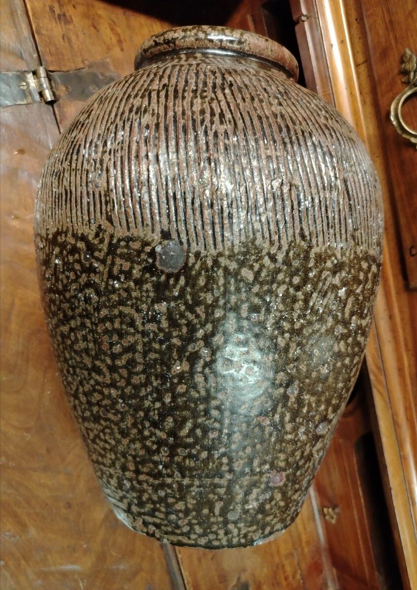 Ancient wine jar in enamelled stoneware, China, 19th century.