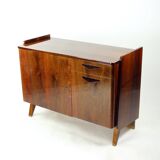 Buffet Mid-Century en noyer par Tatra, Tchécoslovaquie, années 1960