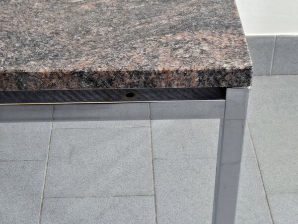 Table d'appoint vintage en granit rose 1970