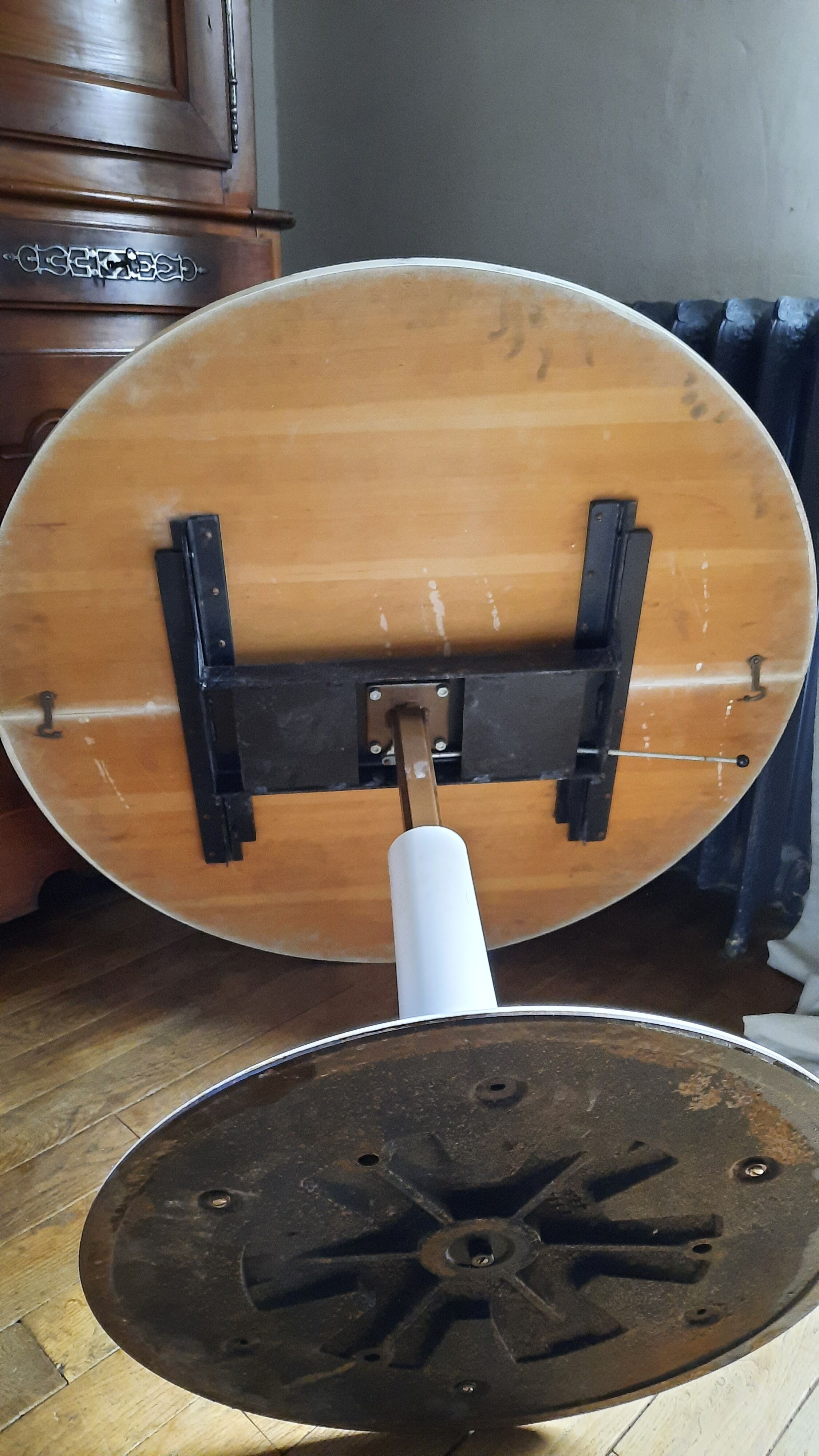 Jer Modular Round Table