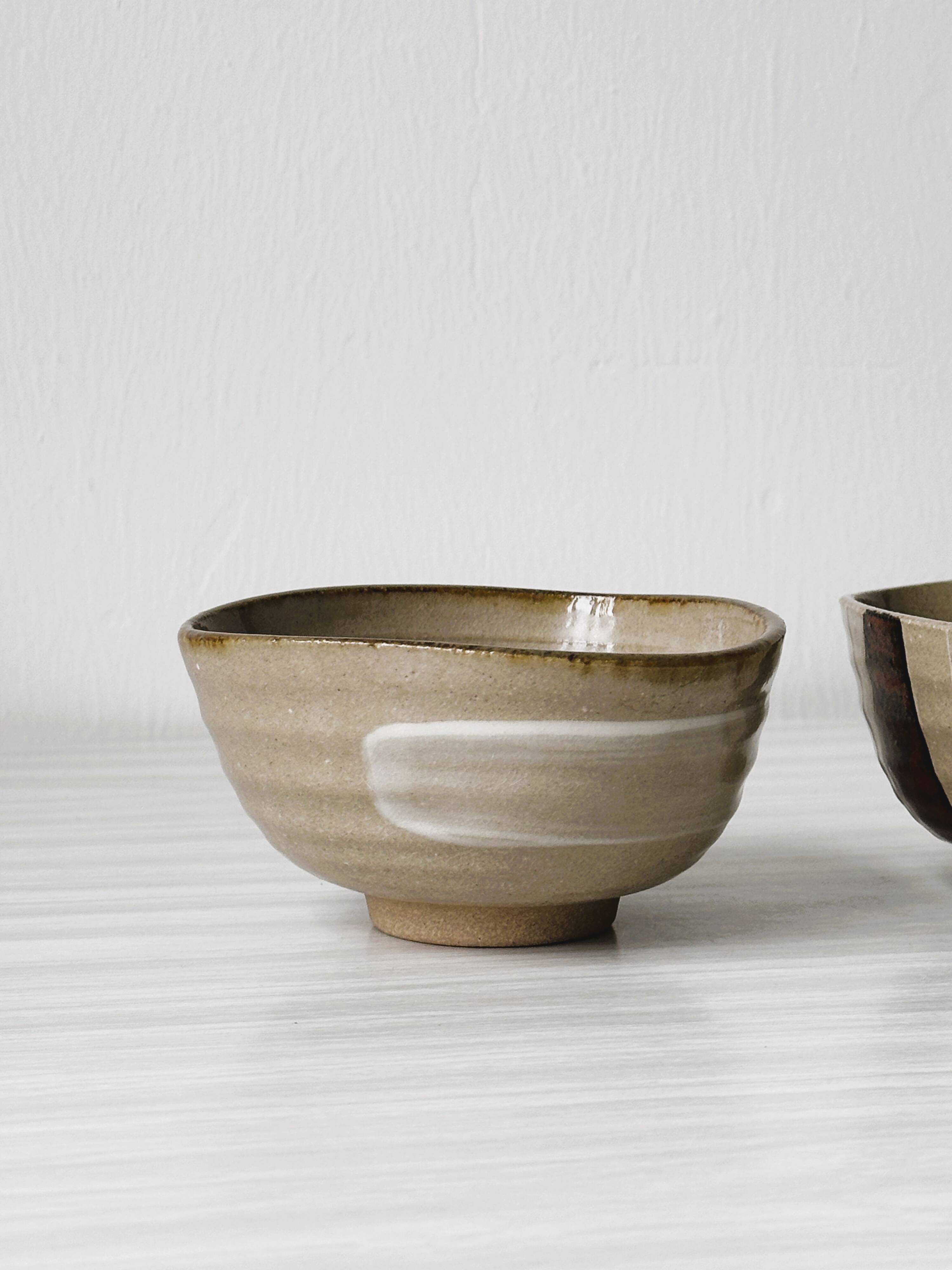 Set of 2 ceramic bowls