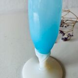 Vase ancien en opaline bleue et blanche