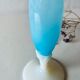 Vase ancien en opaline bleue et blanche