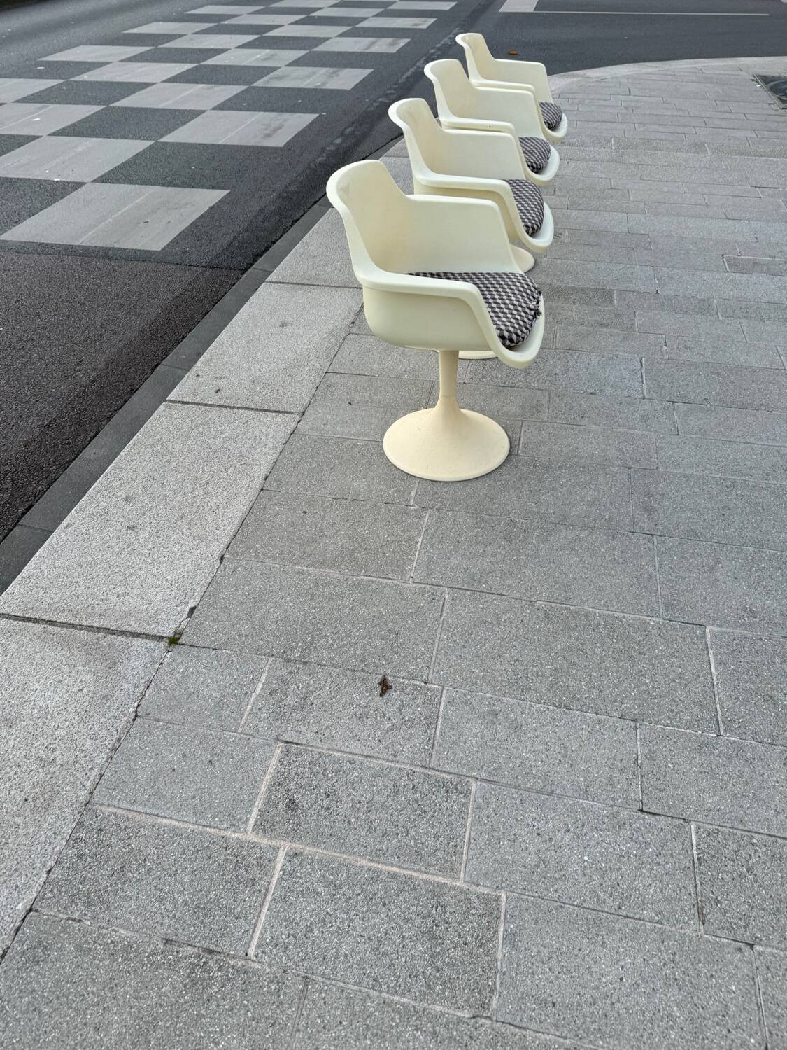 Series 4 tulip chairs