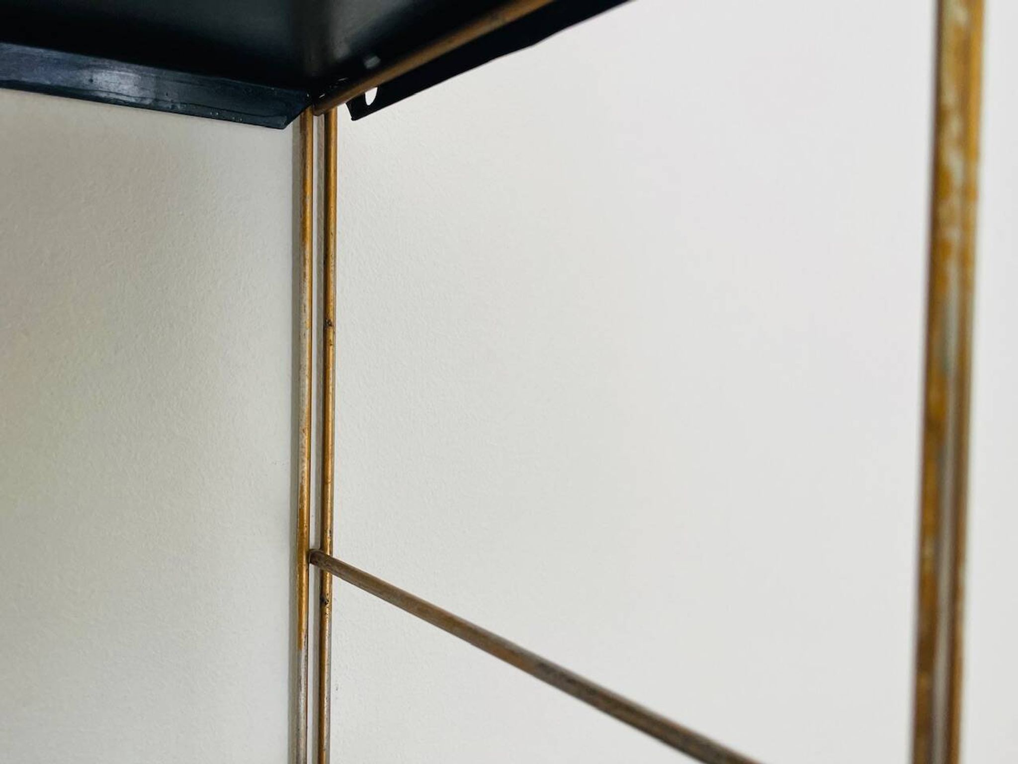 Etagère murale vintage modulable, metal et laiton circa 1960s