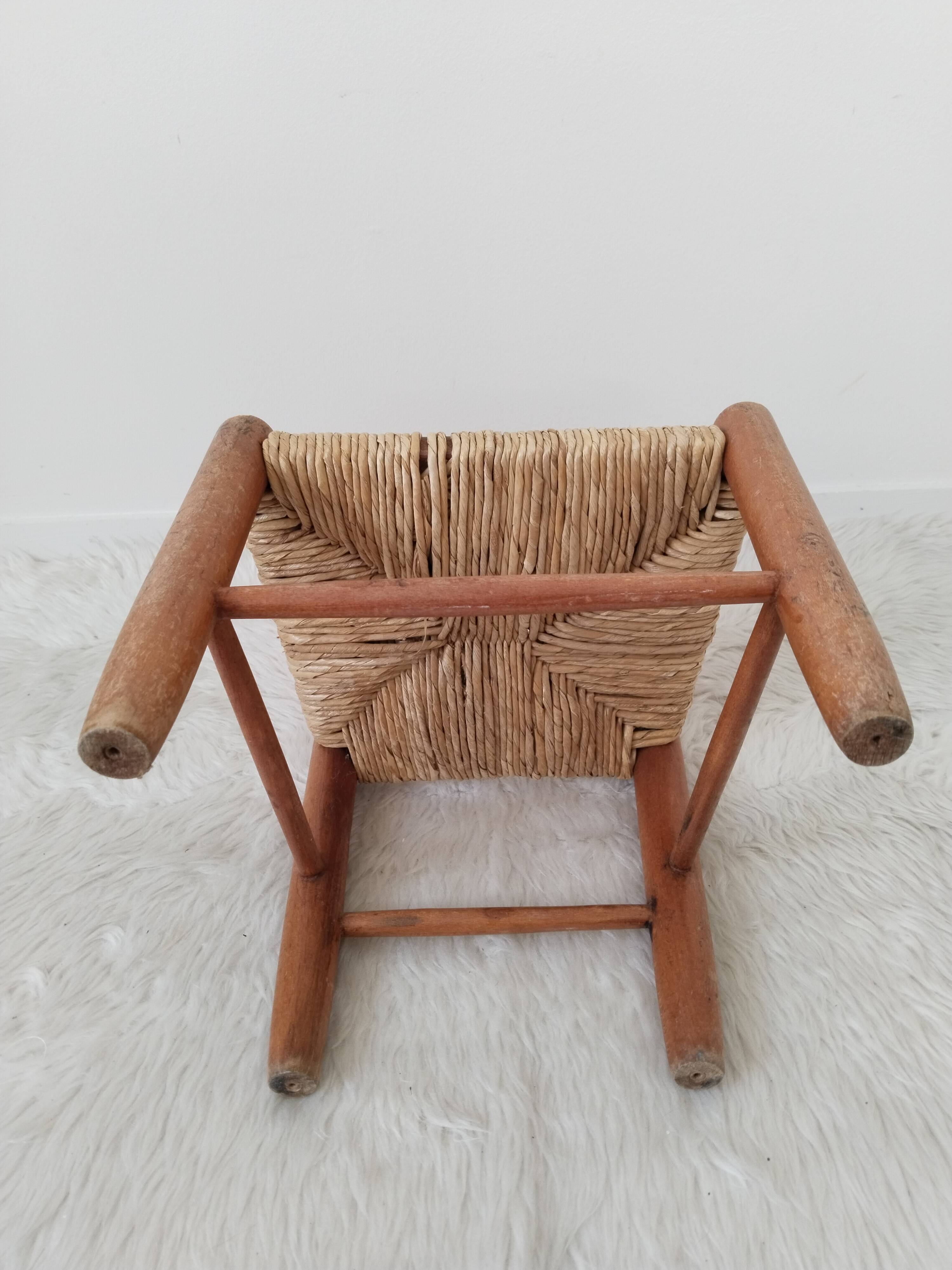 Vintage children's chair in wood and straw