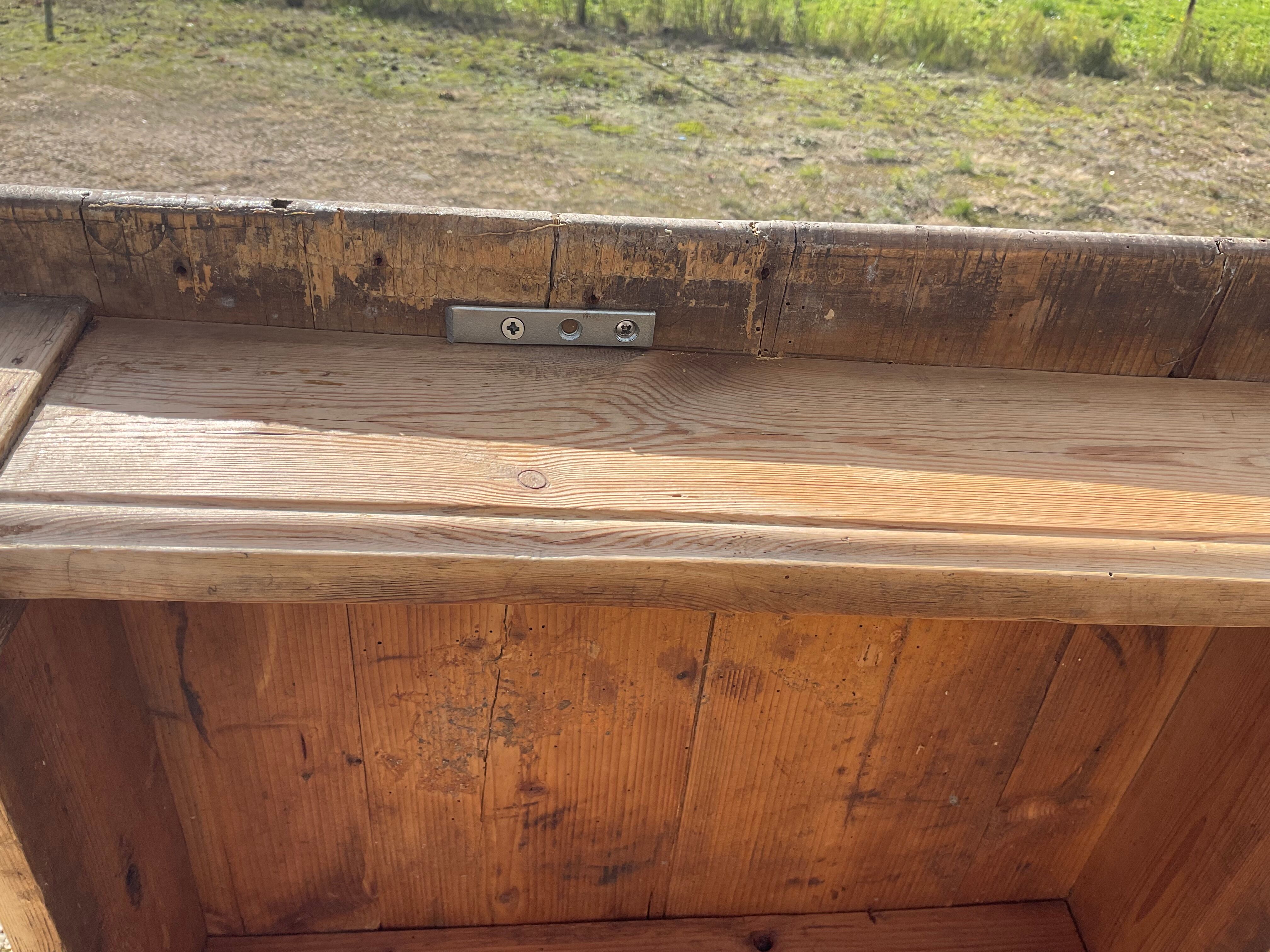 Farm table