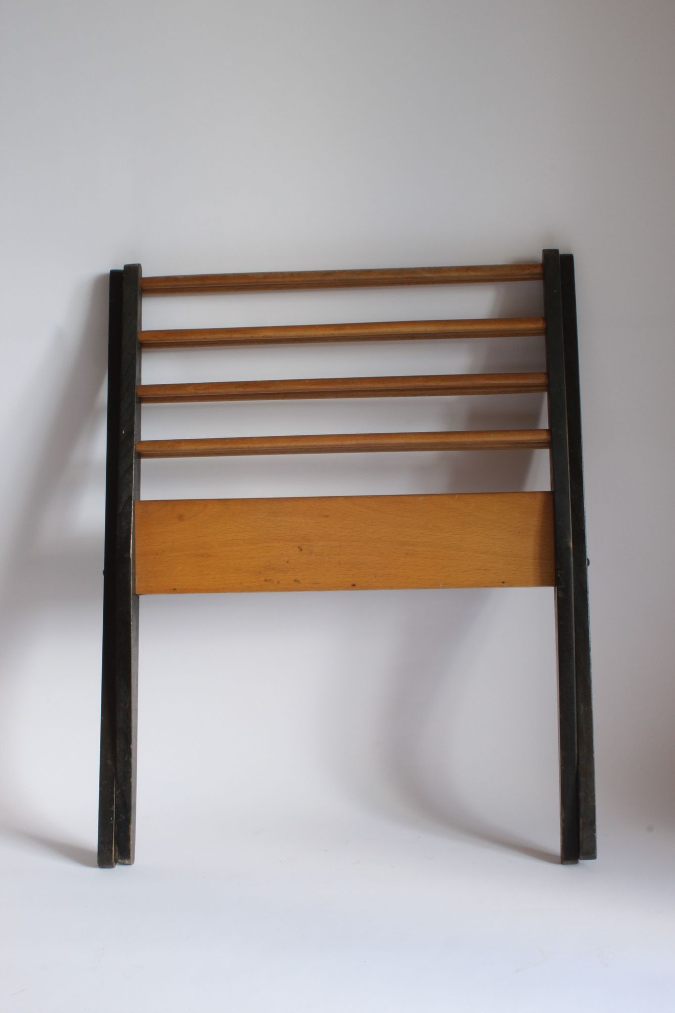 Foldable wooden magazine holder by Cees Braakman for Pastoe, the Netherlands 1950s.