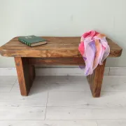 Petit banc rustique en bois