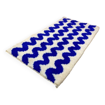 Tapis en laine naturelle bleue fait main
