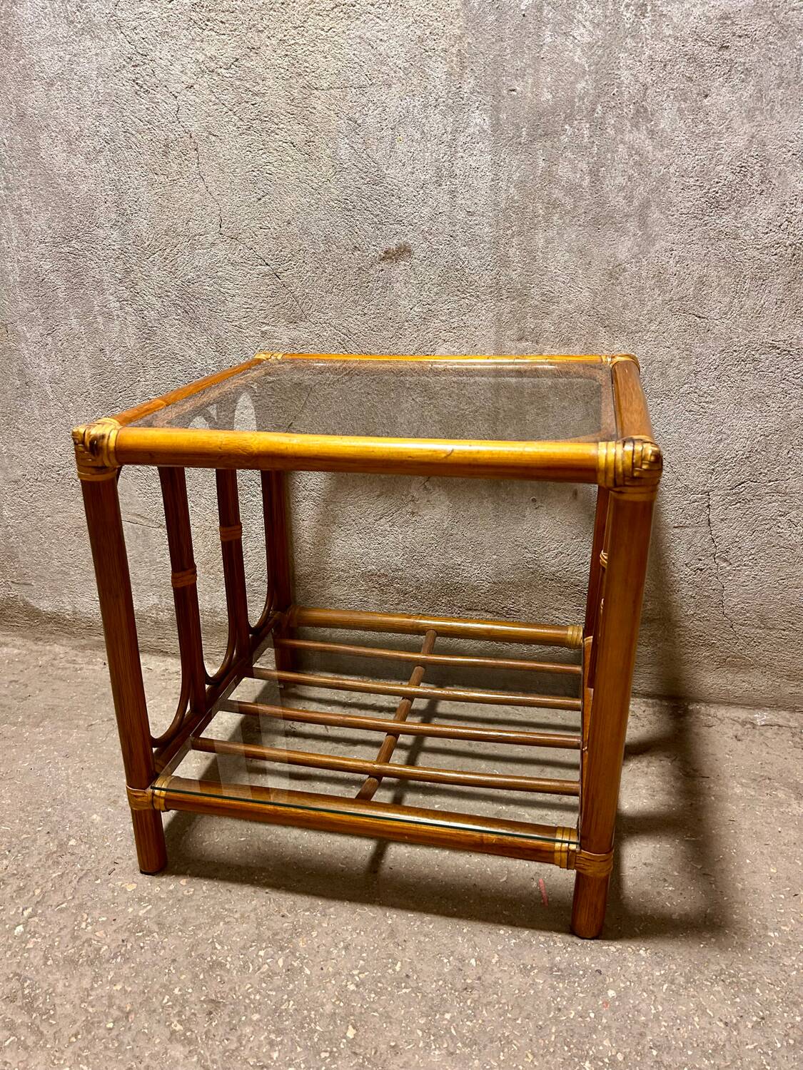Table basse en rotin vintage