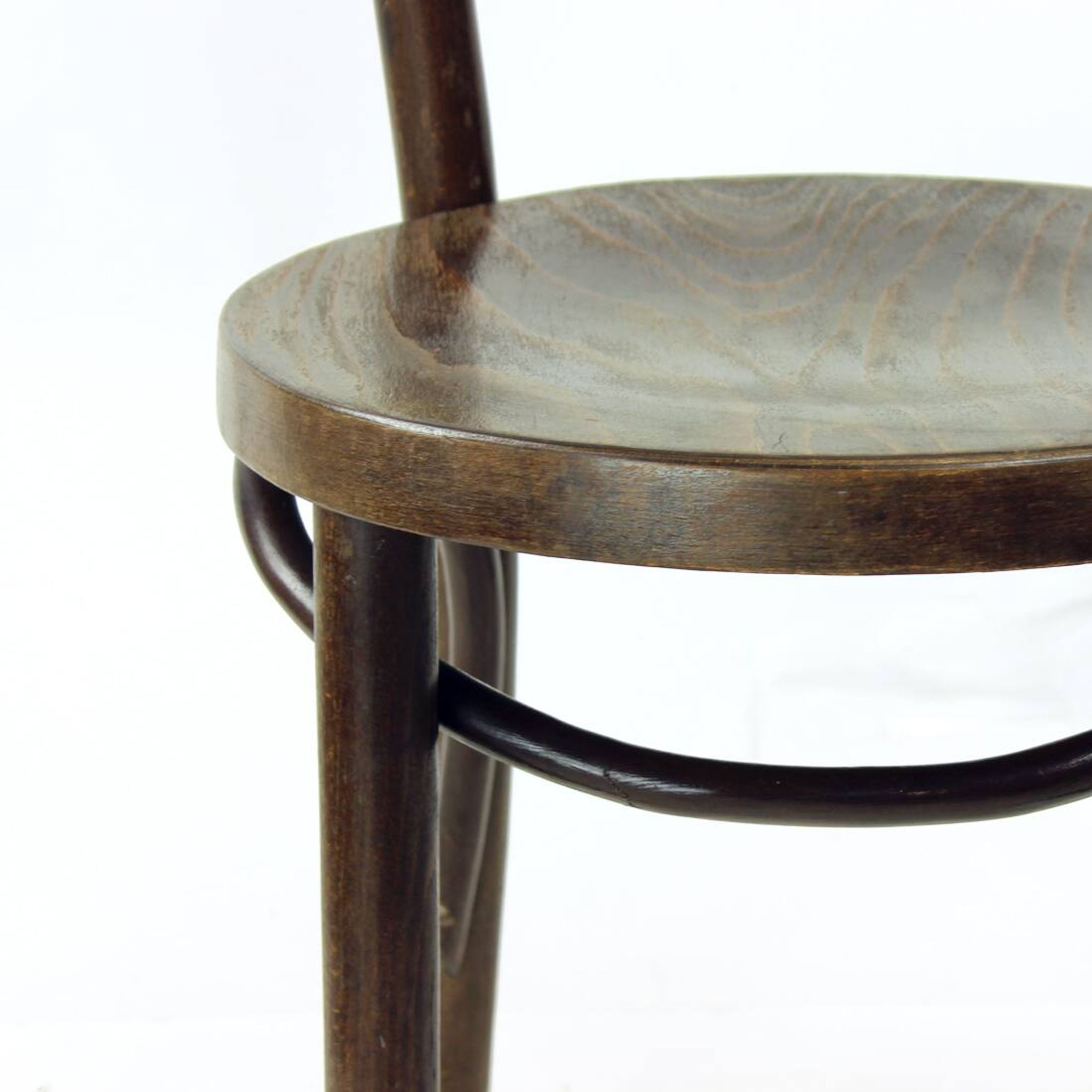 Chaise de bistrot en bois courbé Thonet, Tchécoslovaquie années 1940