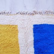Traditional Berber rug in natural wool, size 200 x 300 cm.