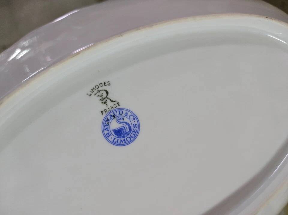 Important porcelain table service from Limoges, Raynaud manufacture.