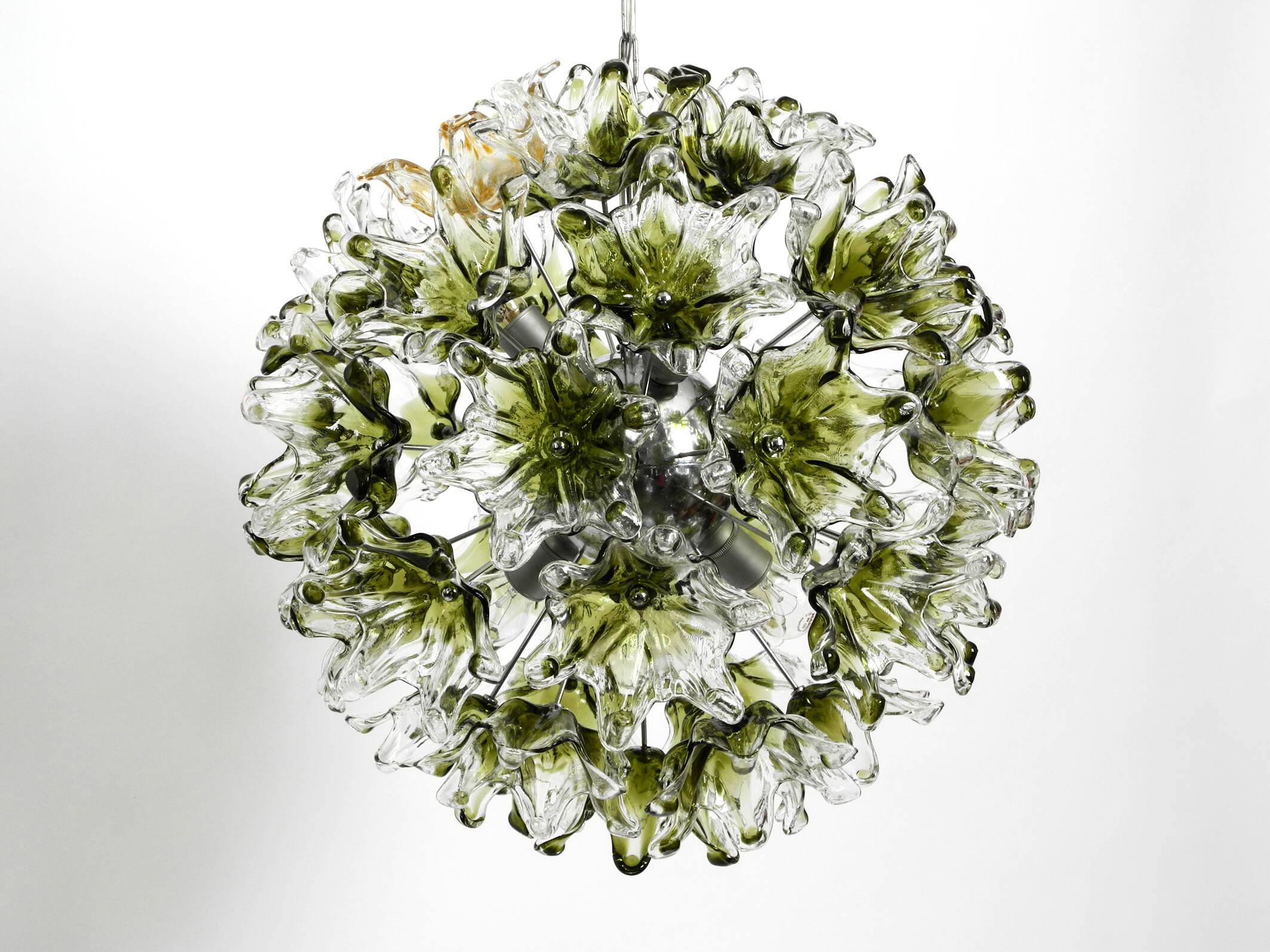 Suspension italienne unique XXL des années 1960 avec des fleurs en verre de Murano par VeArt