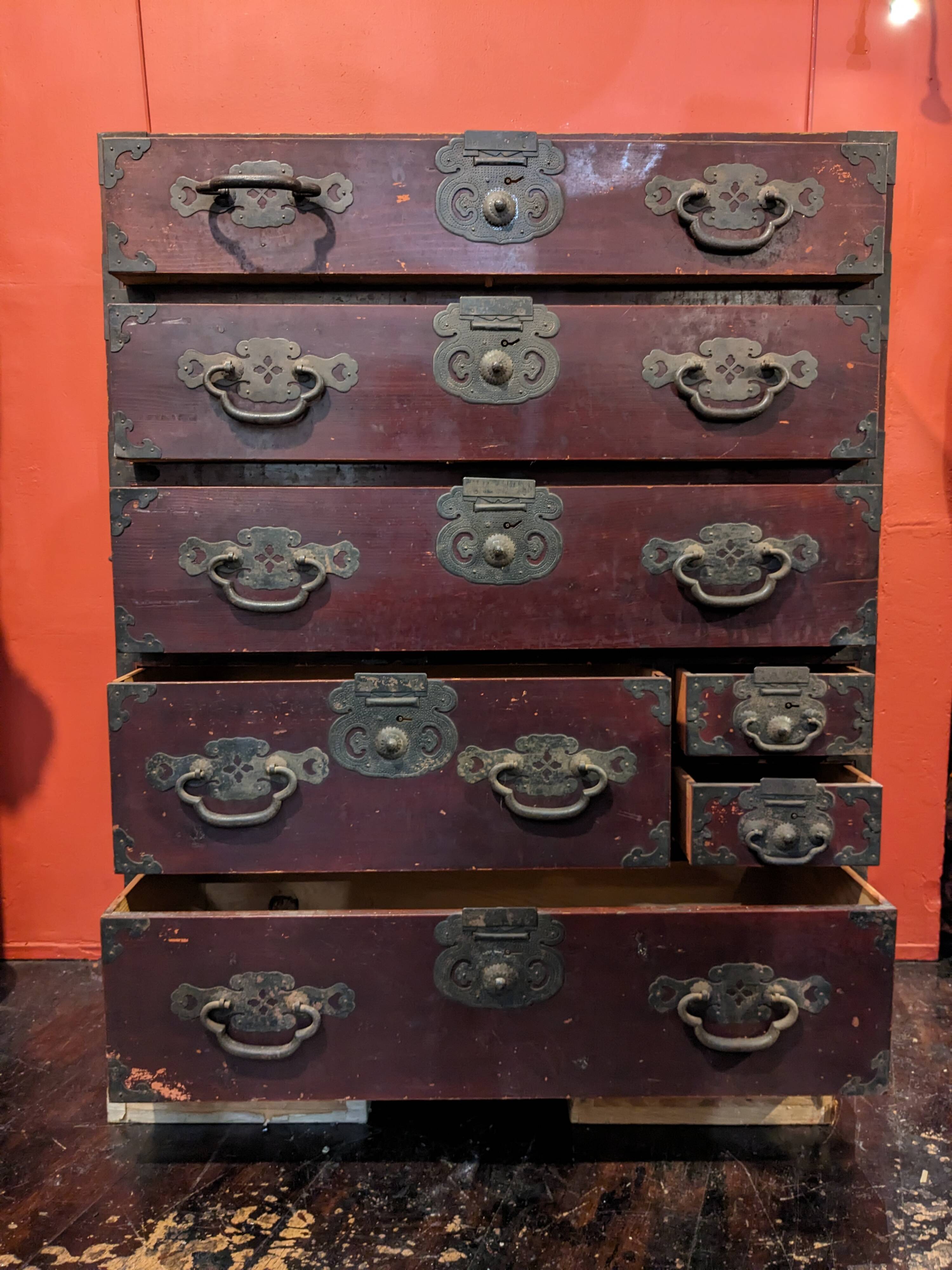 Commode japonaise (tansu) Japon, période Meiji circa 1860 -1900